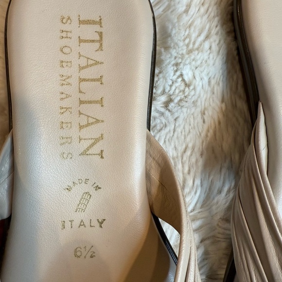 Italian Shoemakers Beige Sandals - Picture 6 of 7